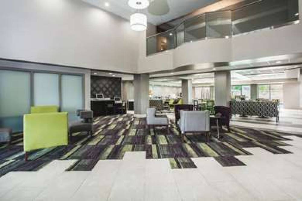 La Quinta Inn & Suites Clearwater South 8