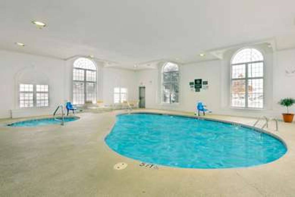 La Quinta Inn & Suites Cleveland Macedonia 8