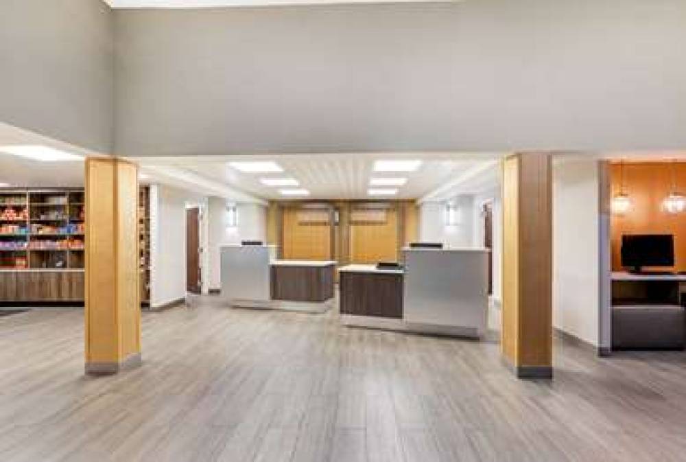 La Quinta Inn & Suites Columbus 6