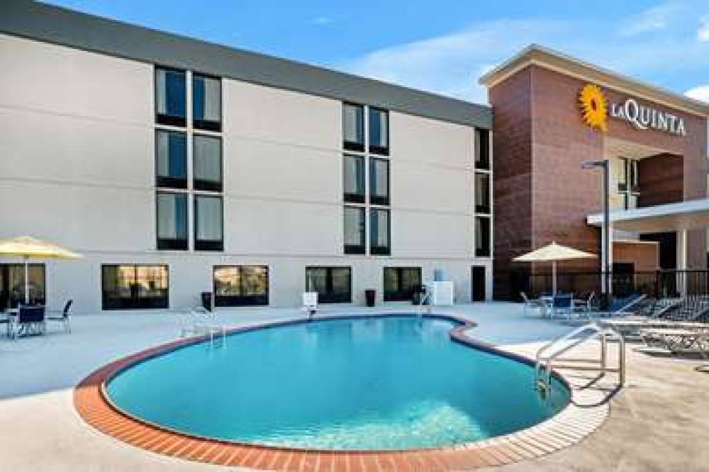 La Quinta Inn & Suites Columbus 9