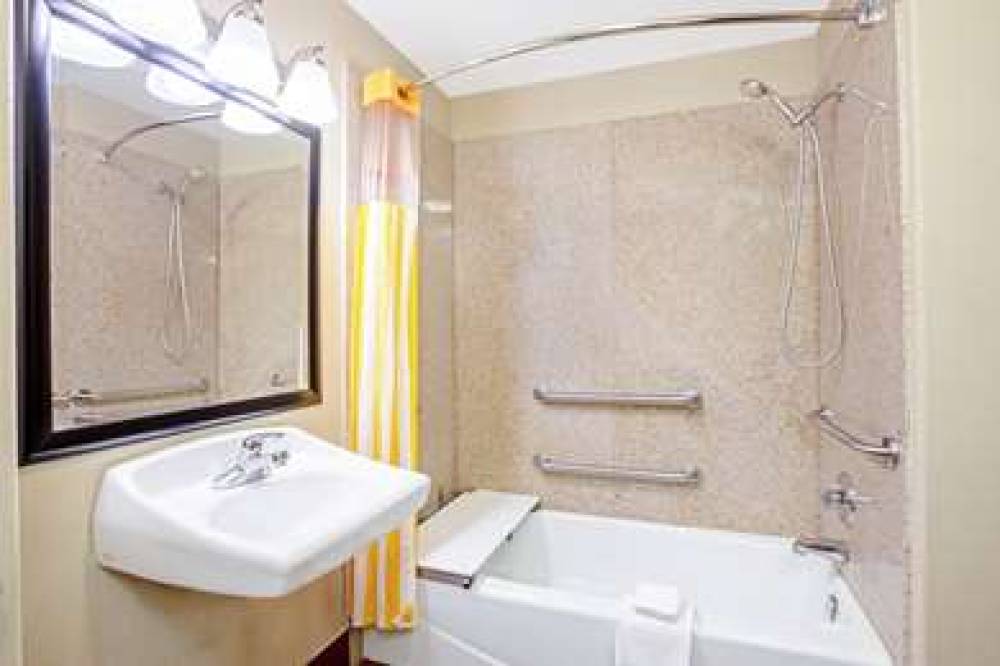 La Quinta Inn & Suites Corpus Christi Airport 7