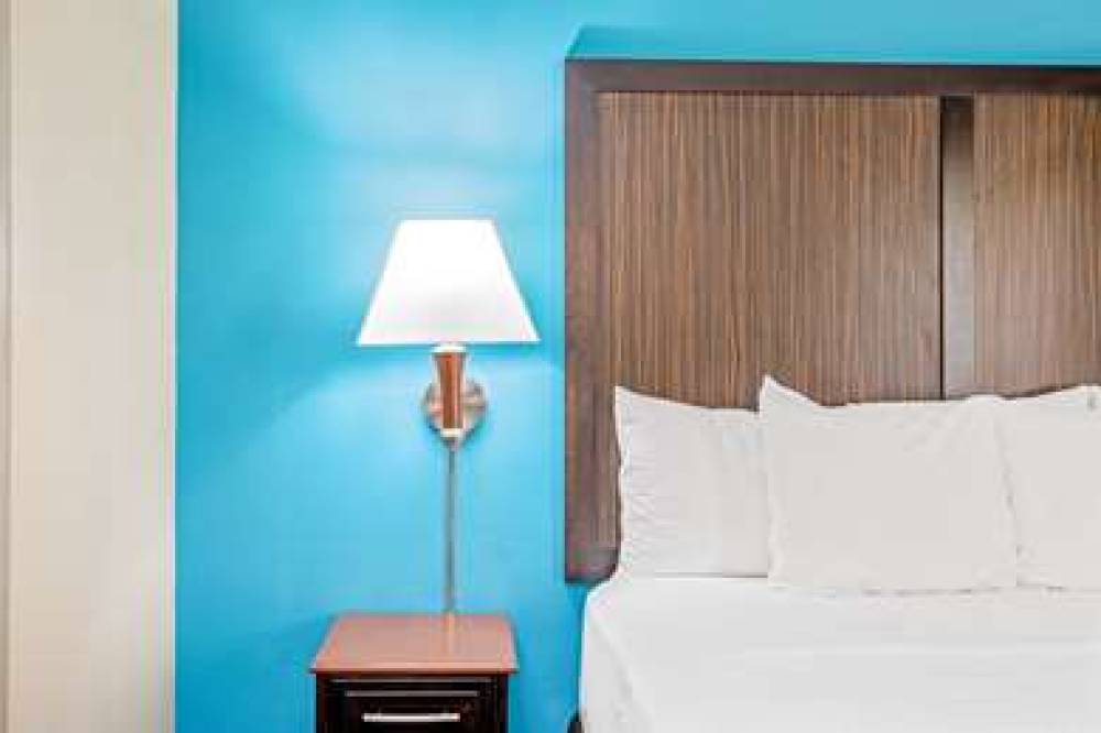 La Quinta Inn & Suites Corpus Christi Airport 8