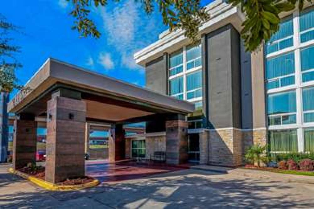 La Quinta Inn & Suites Dallas I-35 Walnut Hill Ln 2