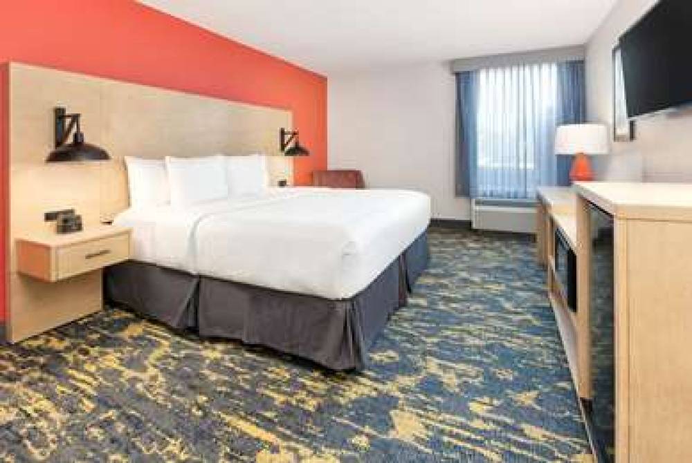 La Quinta Inn & Suites Dallas - Las Colinas 9