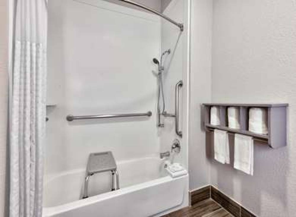 La Quinta Inn & Suites Dallas - Las Colinas 6