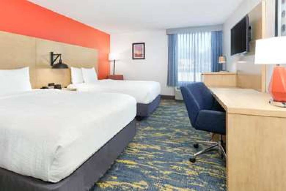 La Quinta Inn & Suites Dallas - Las Colinas 10