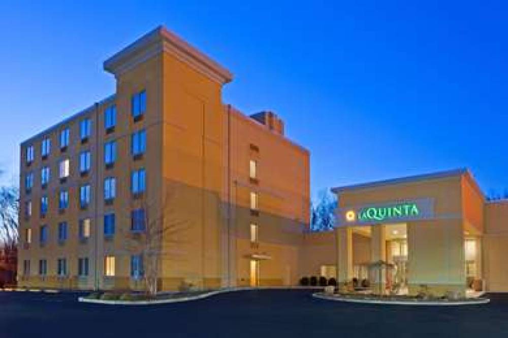 La Quinta Inn & Suites Danbury 2