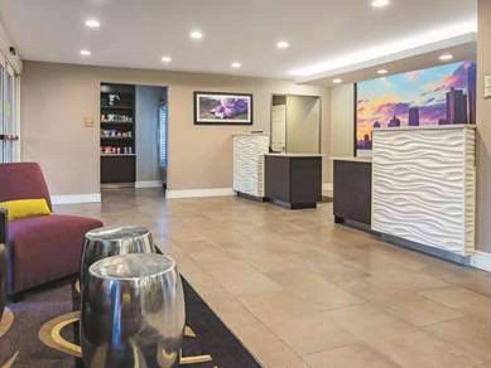 La Quinta Inn & Suites Detroit Utica 6
