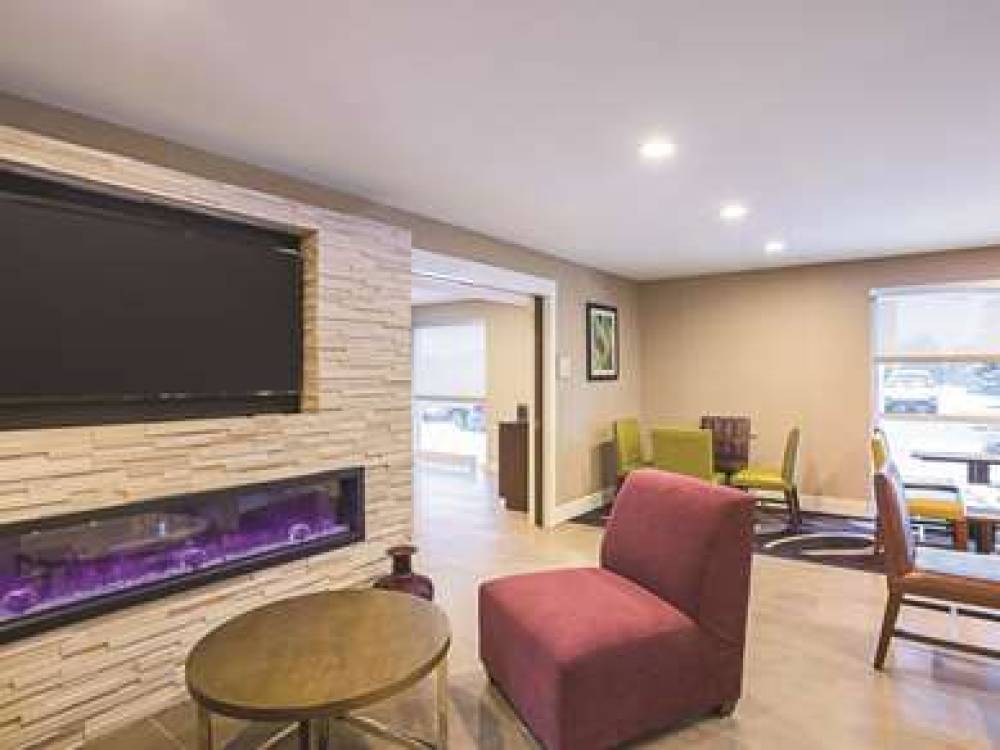La Quinta Inn & Suites Detroit Utica 7