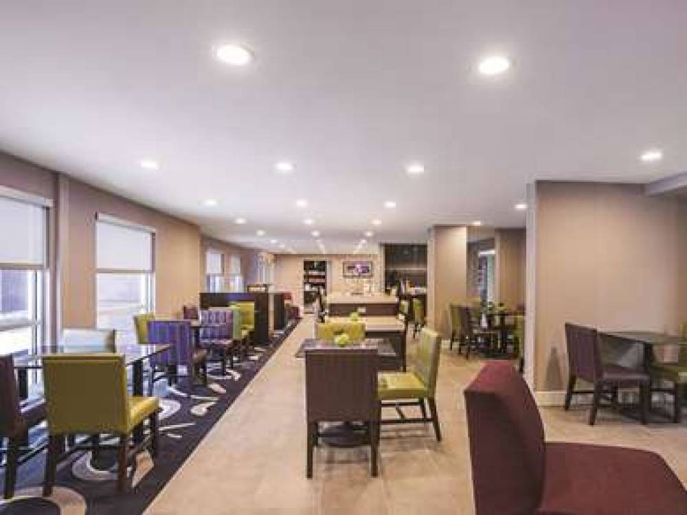La Quinta Inn & Suites Detroit Utica 8
