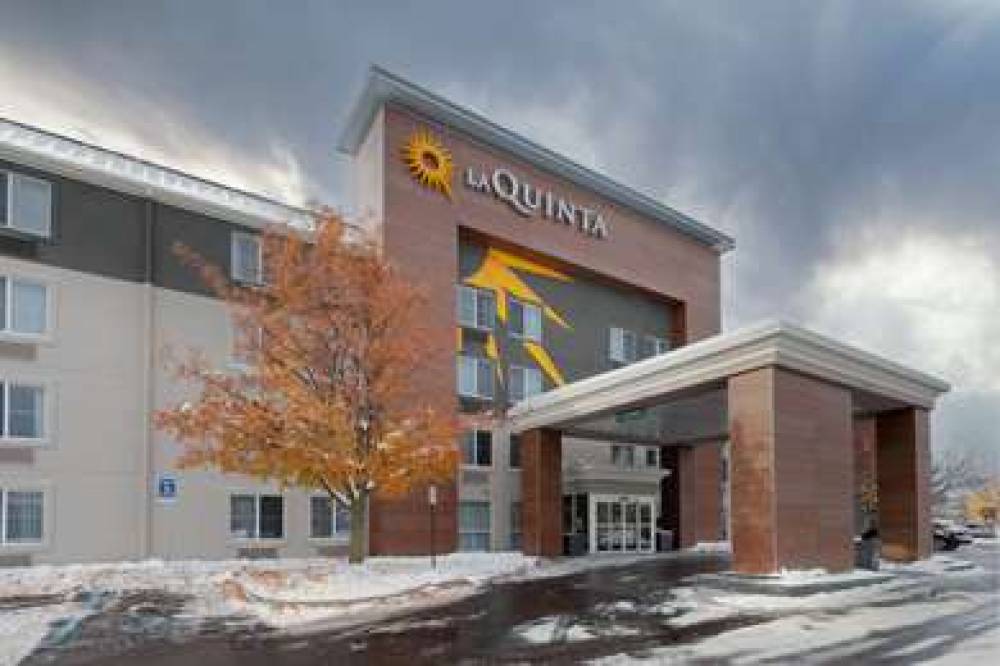 La Quinta Inn & Suites Detroit Utica 3