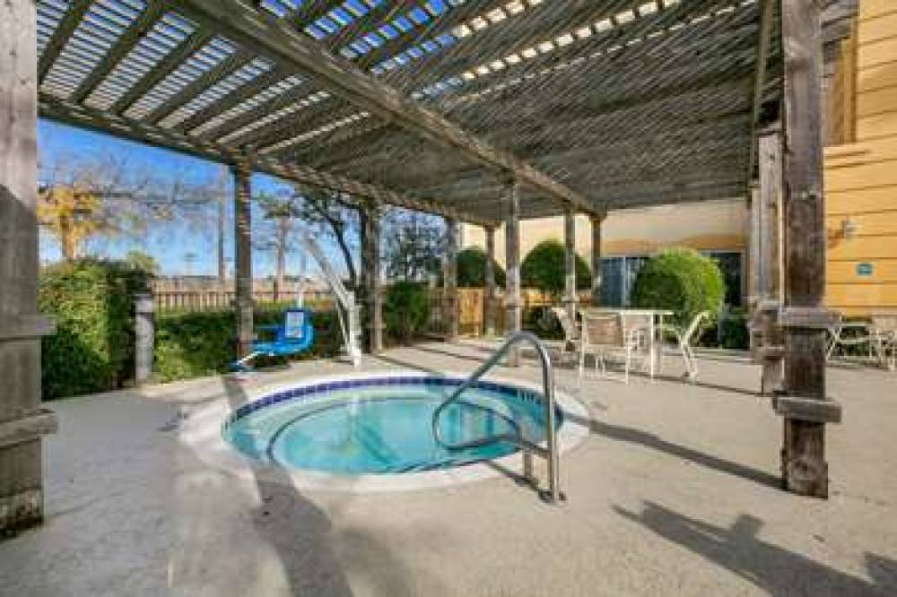 La Quinta Inn & Suites DFW Airport South / Irving 7