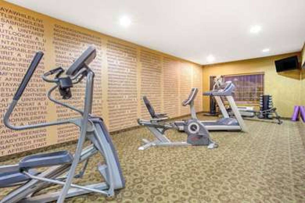 La Quinta Inn & Suites Dickinson 10