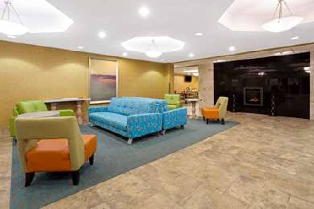 La Quinta Inn & Suites Dickinson 7