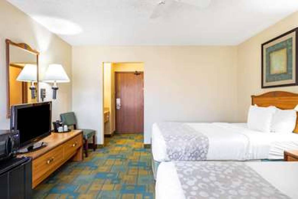 La Quinta Inn & Suites El Paso East 9