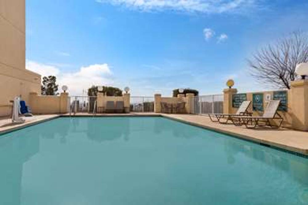 La Quinta Inn & Suites El Paso East 4
