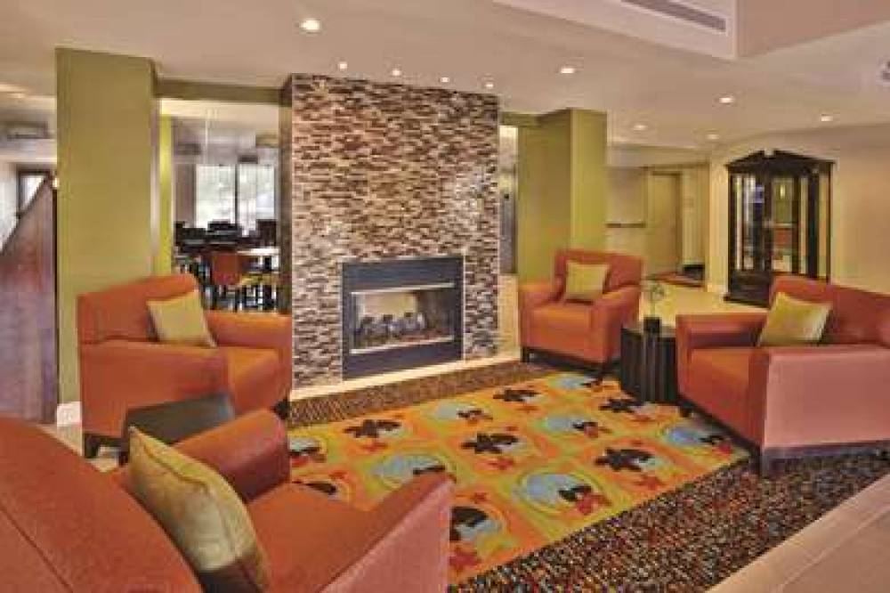 La Quinta Inn & Suites Elkview - Charleston NE 5