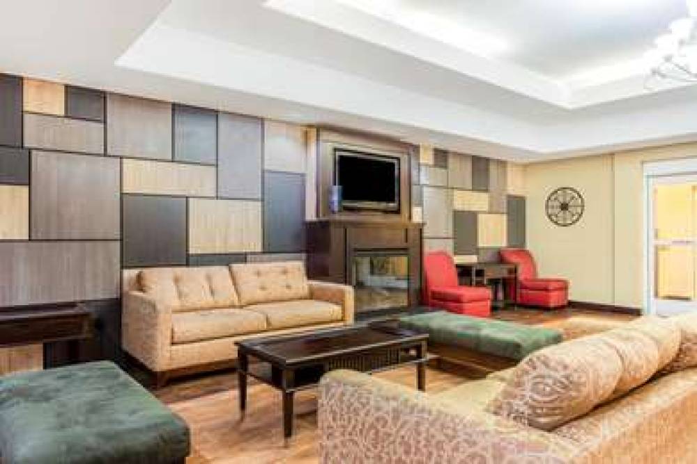 La Quinta Inn & Suites Ennis 6