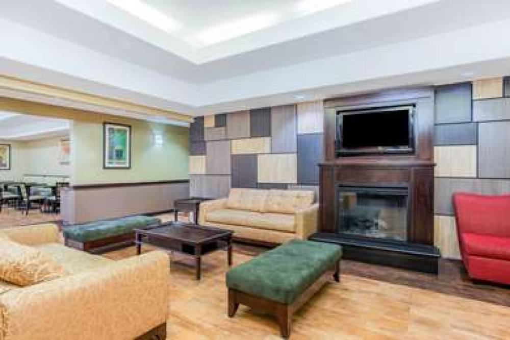 La Quinta Inn & Suites Ennis 5