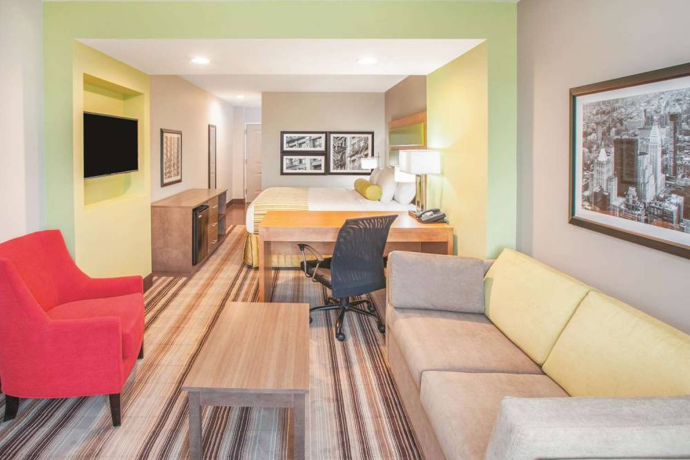 La Quinta Inn & Suites Far Rockaway - JFK Airport 9