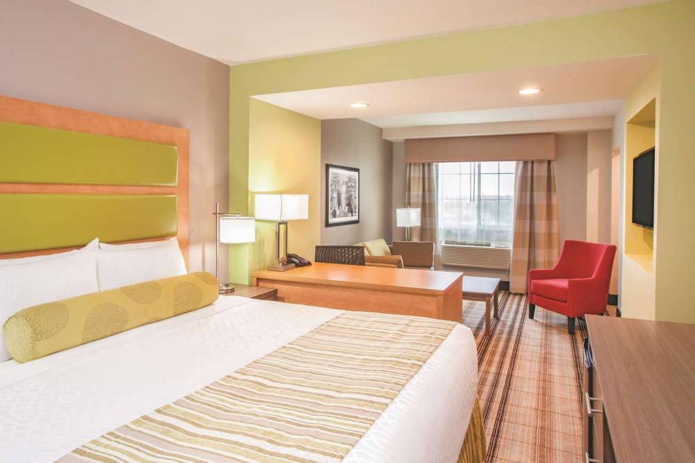 La Quinta Inn & Suites Far Rockaway - JFK Airport 3