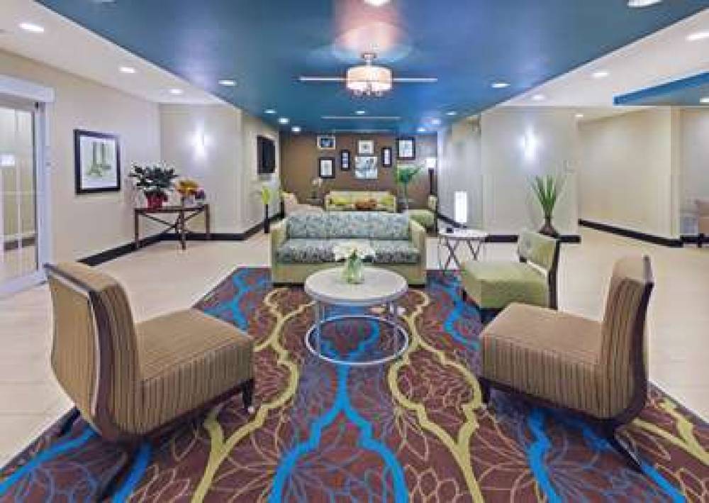 La Quinta Inn & Suites Floresville 6