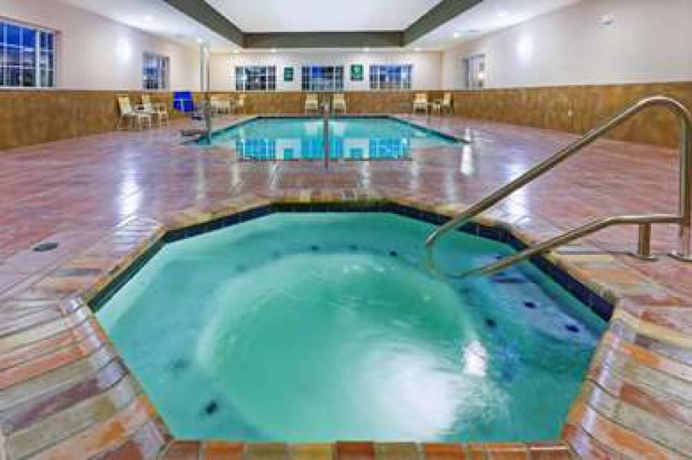 La Quinta Inn & Suites Floresville 10