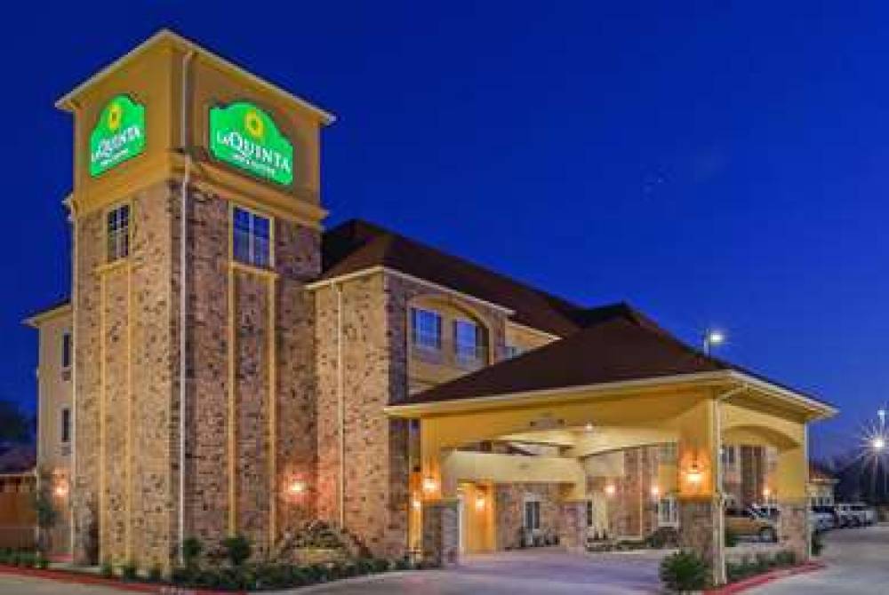 La Quinta Inn & Suites Floresville 2