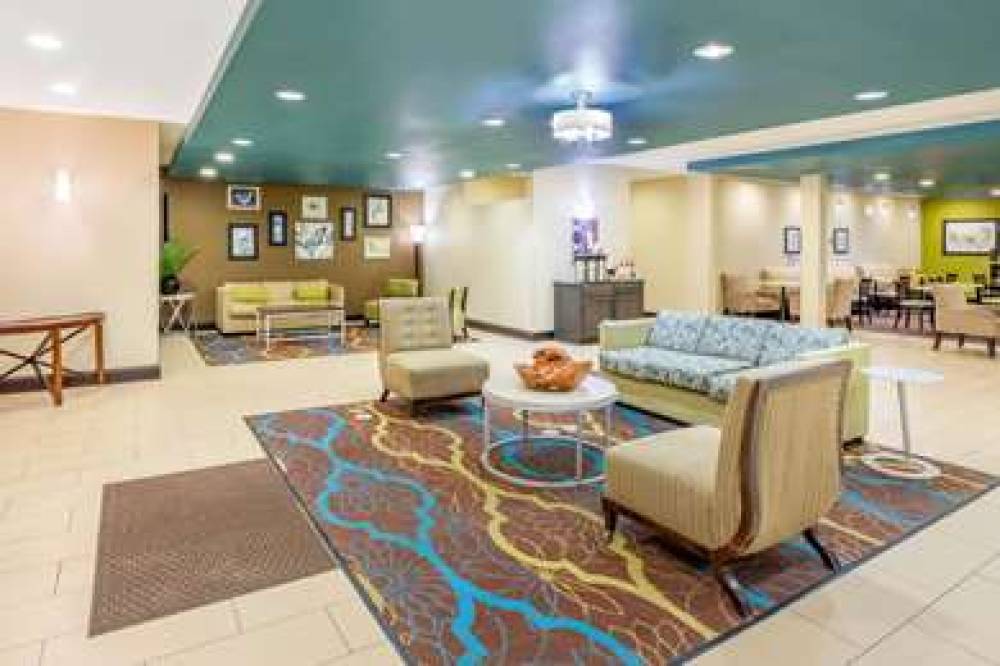 La Quinta Inn & Suites Floresville 8