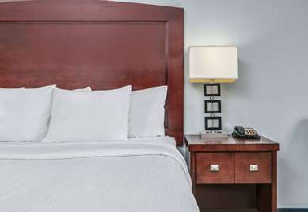 La Quinta Inn & Suites Fort Worth NE Mall 9