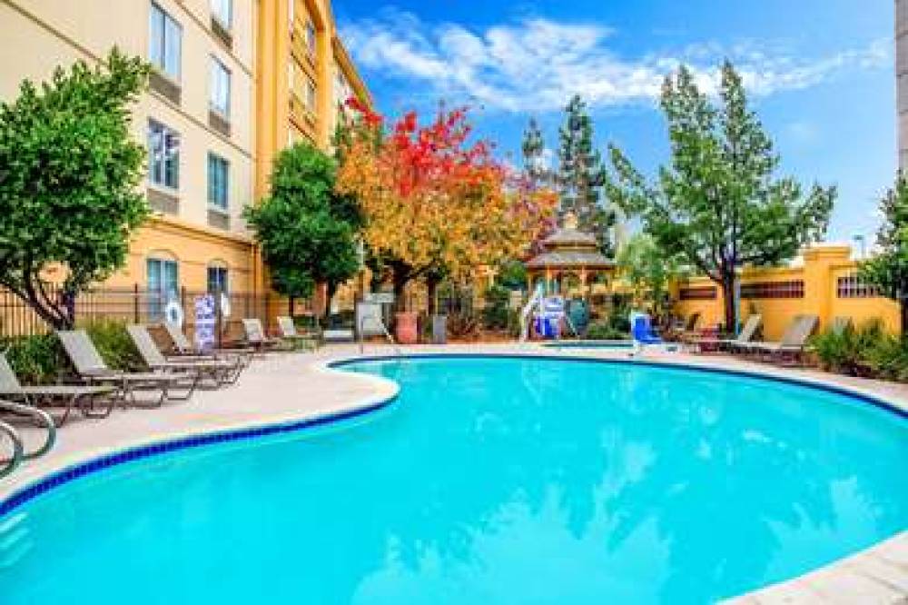La Quinta Inn & Suites Fremont / Silicon Valley 4