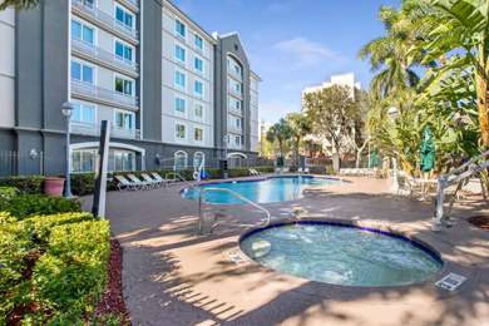 La Quinta Inn & Suites Ft. Lauderdale Airport 8
