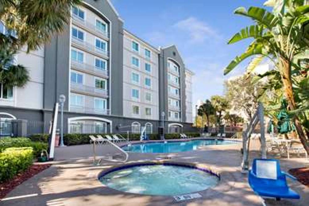 La Quinta Inn & Suites Ft. Lauderdale Airport 6