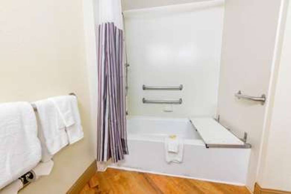 La Quinta Inn & Suites Ft Lauderdale Cypress Creek 8