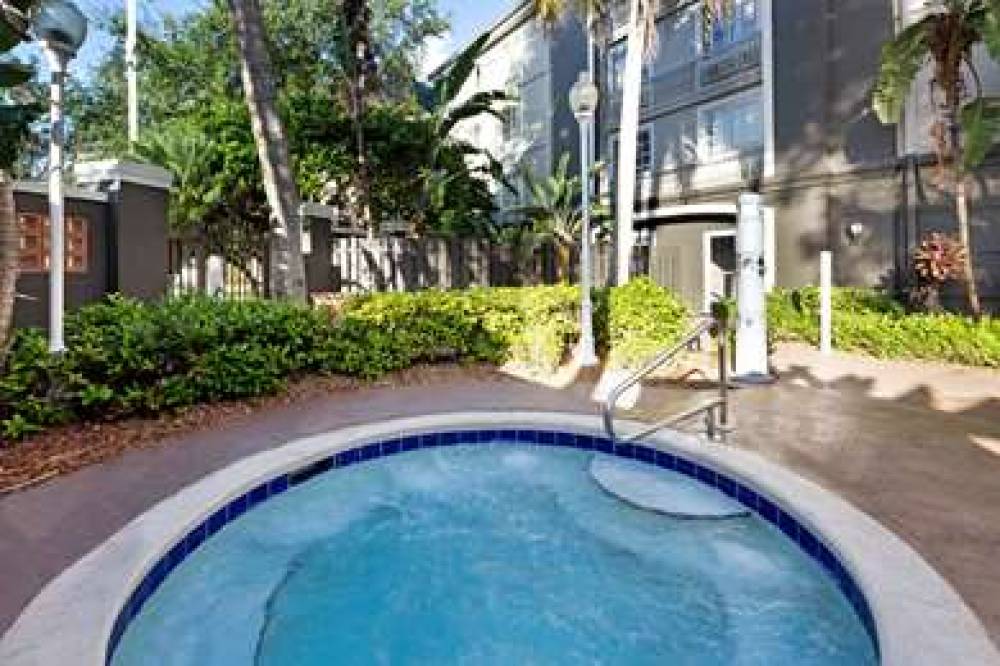 La Quinta Inn & Suites Ft. Lauderdale Plantation 10