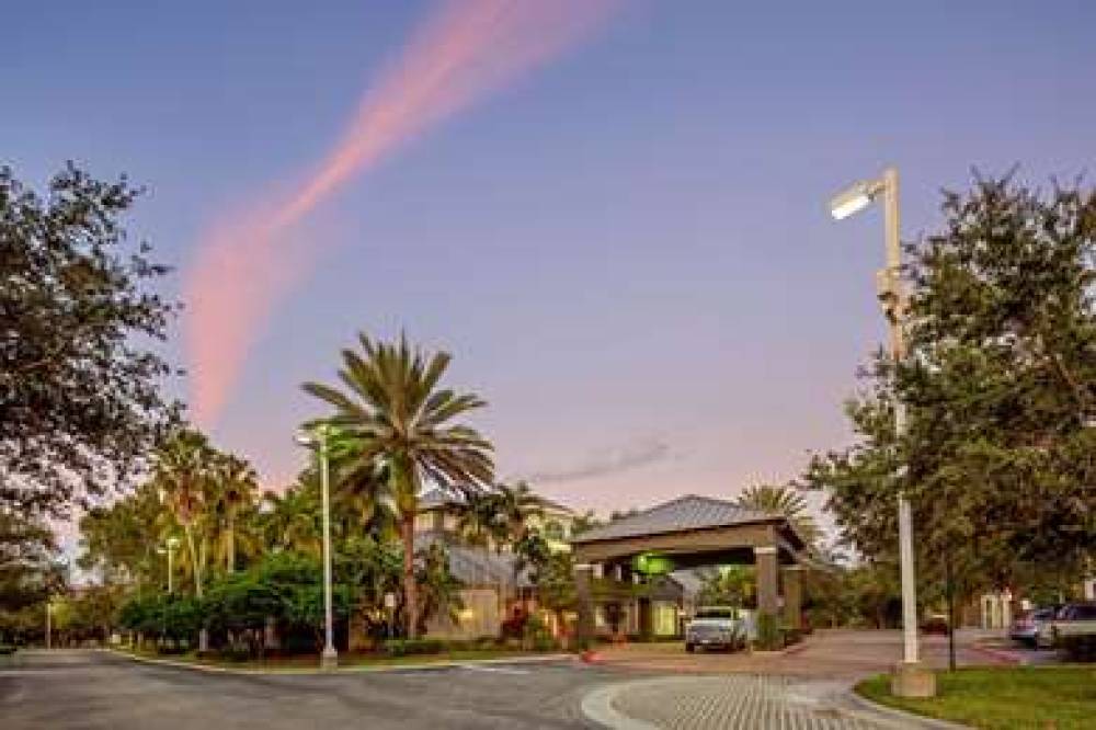 La Quinta Inn & Suites Ft. Lauderdale Plantation 2