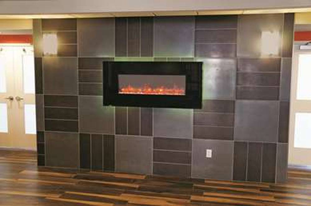 La Quinta Inn & Suites Grand Forks 4