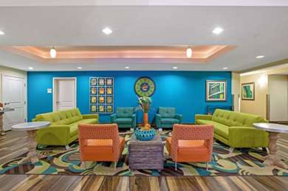 La Quinta Inn & Suites Grand Forks 8