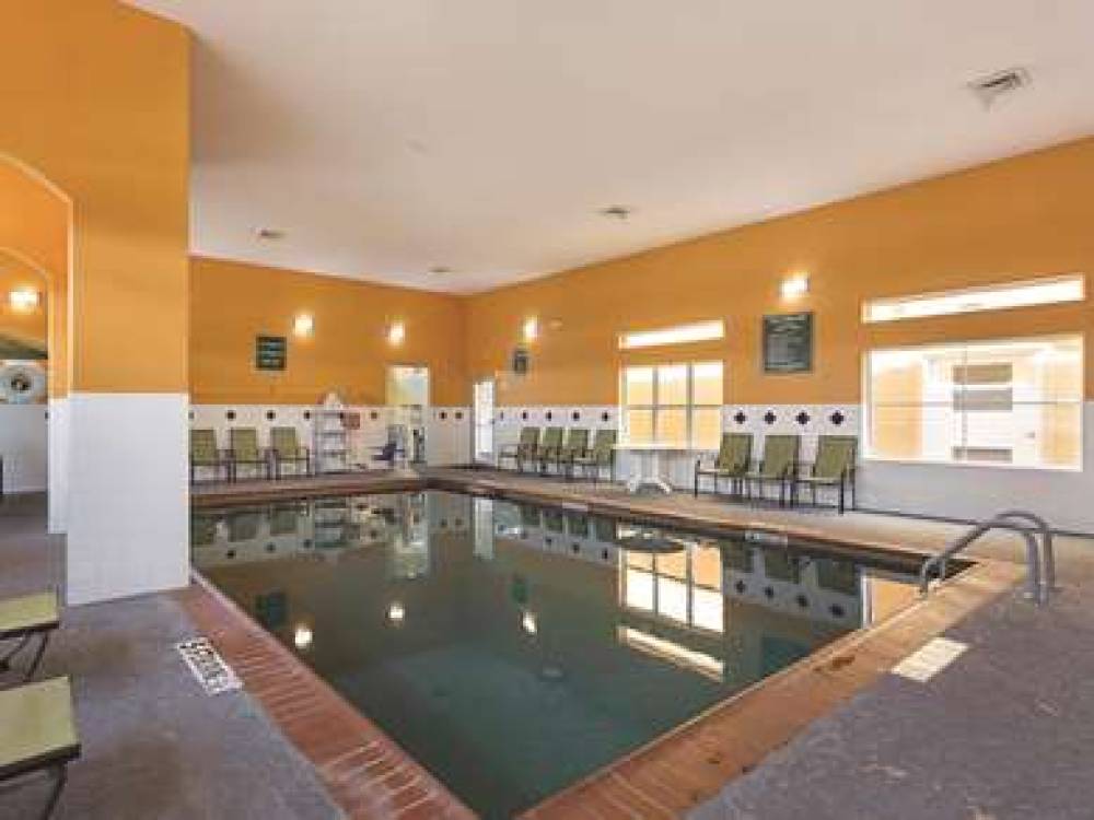 La Quinta Inn & Suites Houston Channelview 9