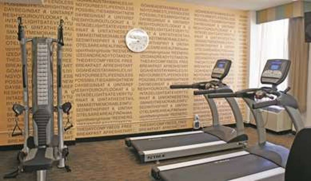 La Quinta Inn & Suites Houston Stafford Sugarland 7