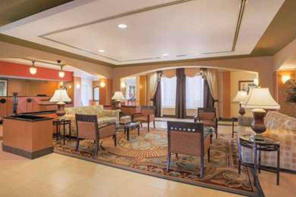 La Quinta Inn & Suites Islip - MacArthur Airport 7