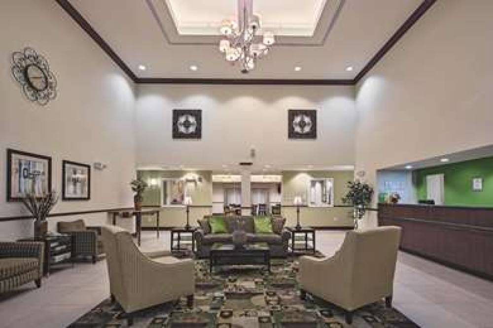 La Quinta Inn & Suites Lancaster 2