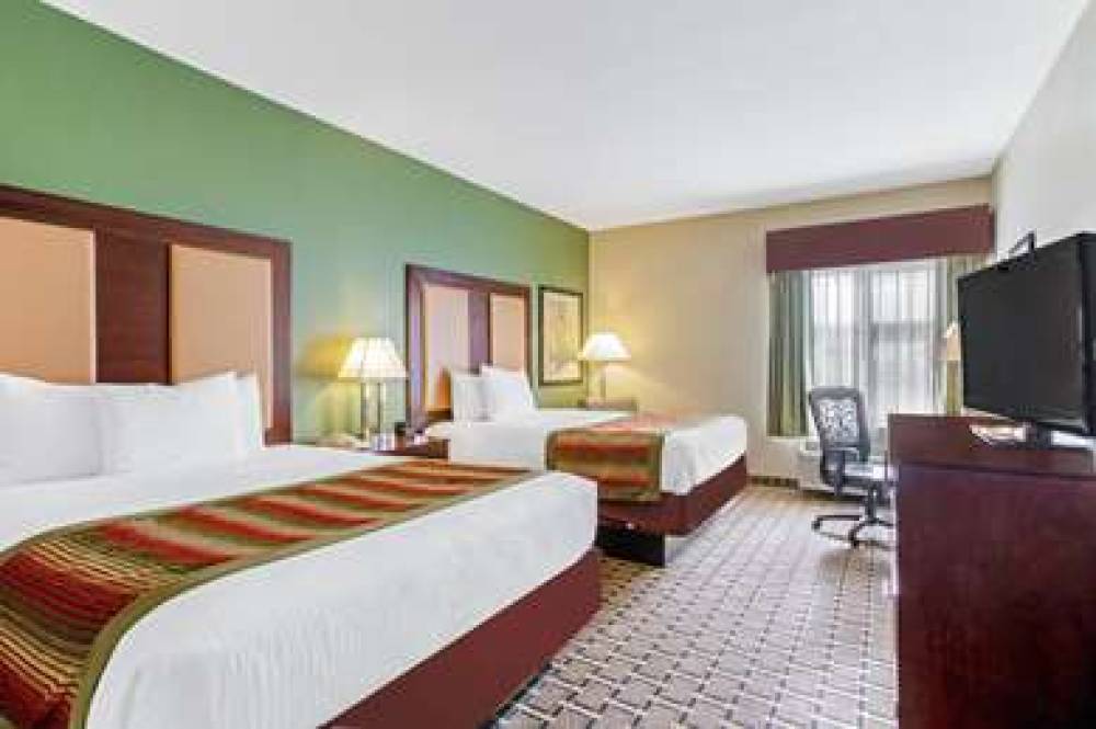 La Quinta Inn & Suites Lancaster 9