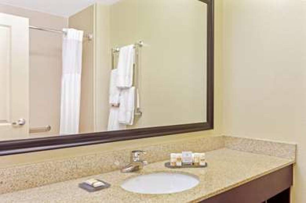 La Quinta Inn & Suites Lancaster 10