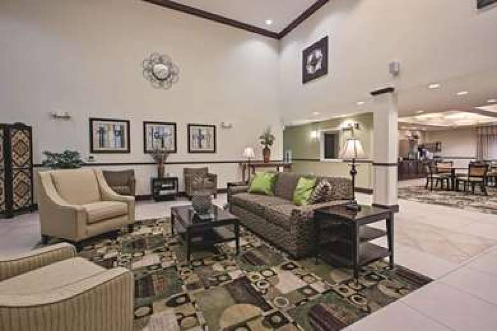 La Quinta Inn & Suites Lancaster 3