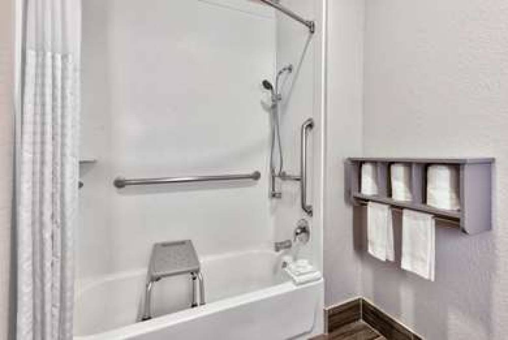 LA QUINTA INN SUITES LAS COLINAS 6