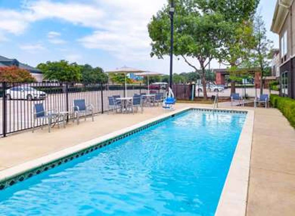 LA QUINTA INN SUITES LAS COLINAS 3
