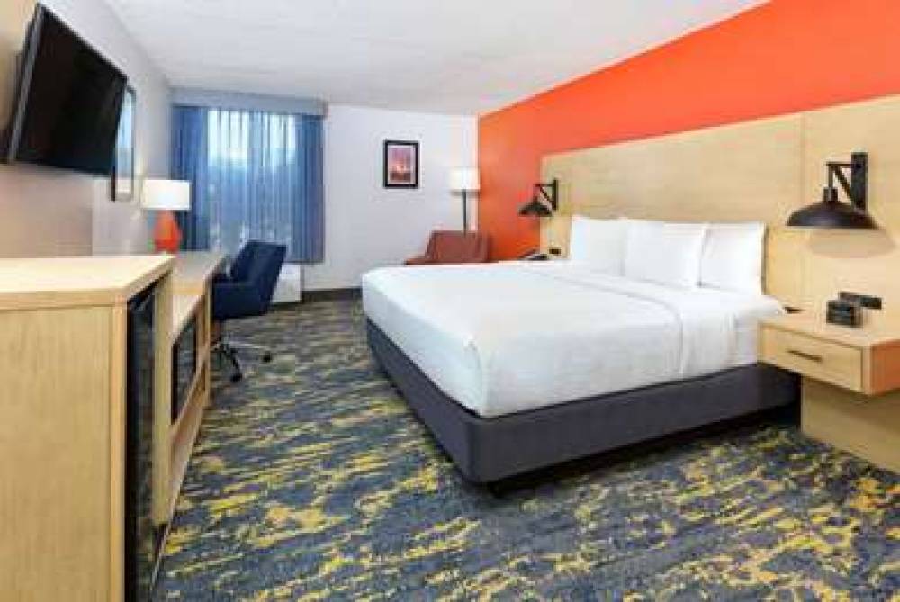 LA QUINTA INN SUITES LAS COLINAS 7