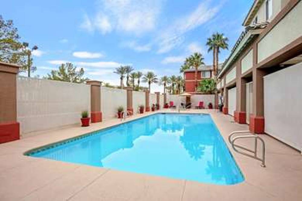 La Quinta Inn & Suites Las Vegas RedRock/Summerlin 7