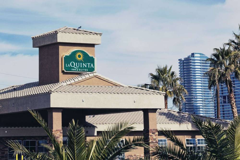 La Quinta Inn & Suites Las Vegas Tropicana 1
